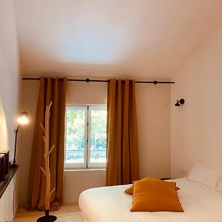 Superbe Grande Maison - Amis - Familles - Entreprises Bed and Breakfast *